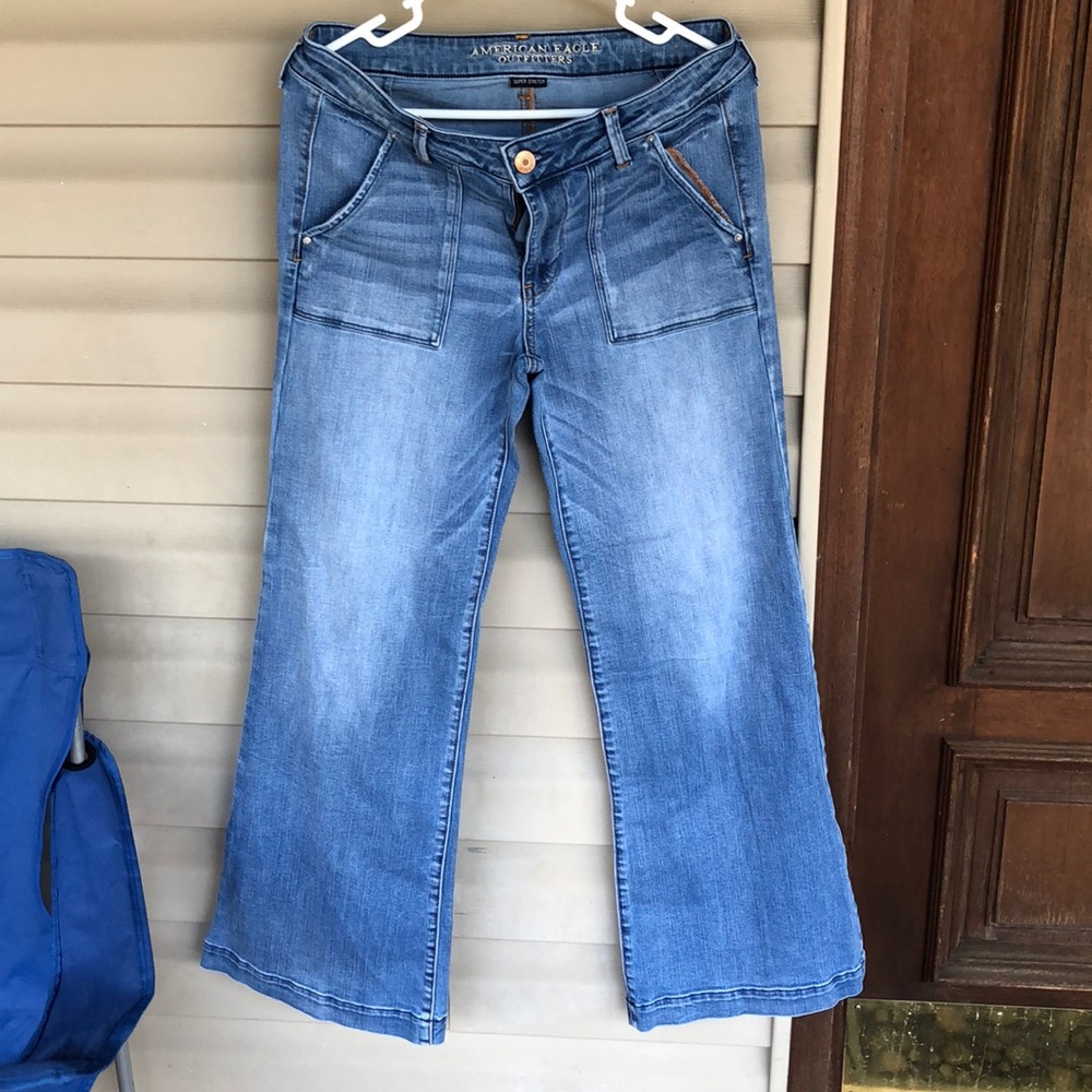 American Eagle Flared bottom jeans